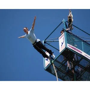 160ft Bungee Jumping Experience in London Image 1