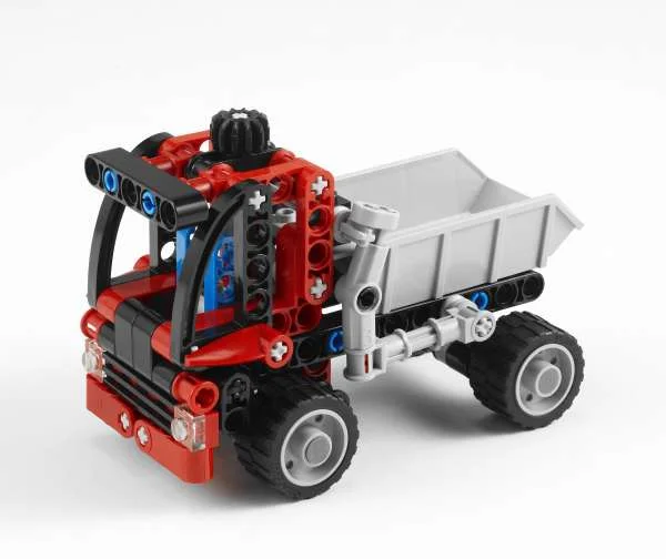 LEGO Technic: Mini Container Truck (8065) Image 1
