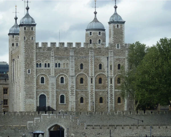 Family London Walking Tour - Kings, Queens, Politics and Power Image 1