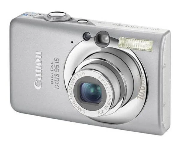 Canon IXUS 95 IS Digital camera. 10 Megapixels. 3x Optical zoom. 2.5 Inch PureColour LCD II Silver Image 1