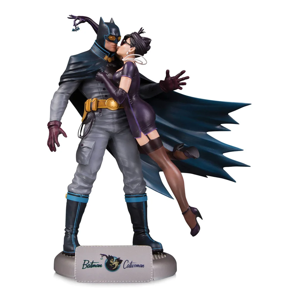 DC Collectibles DC Comics Bombshells Batman and Catwoman Statue Image 1
