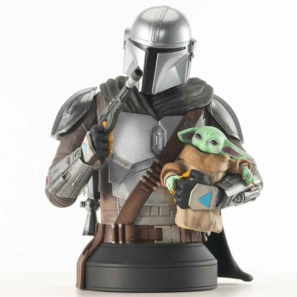 Gentle Giant The Mandalorian 1/6 Scale Bust - The Mandalorian & Grogu Image 1
