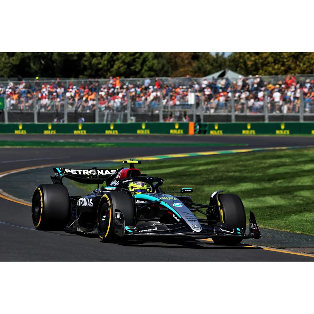Minichamps 1:18 MercedesAMG Petronas Formula One Team F1 W15 E Performance Lewis Hamilton 2024 Image 1