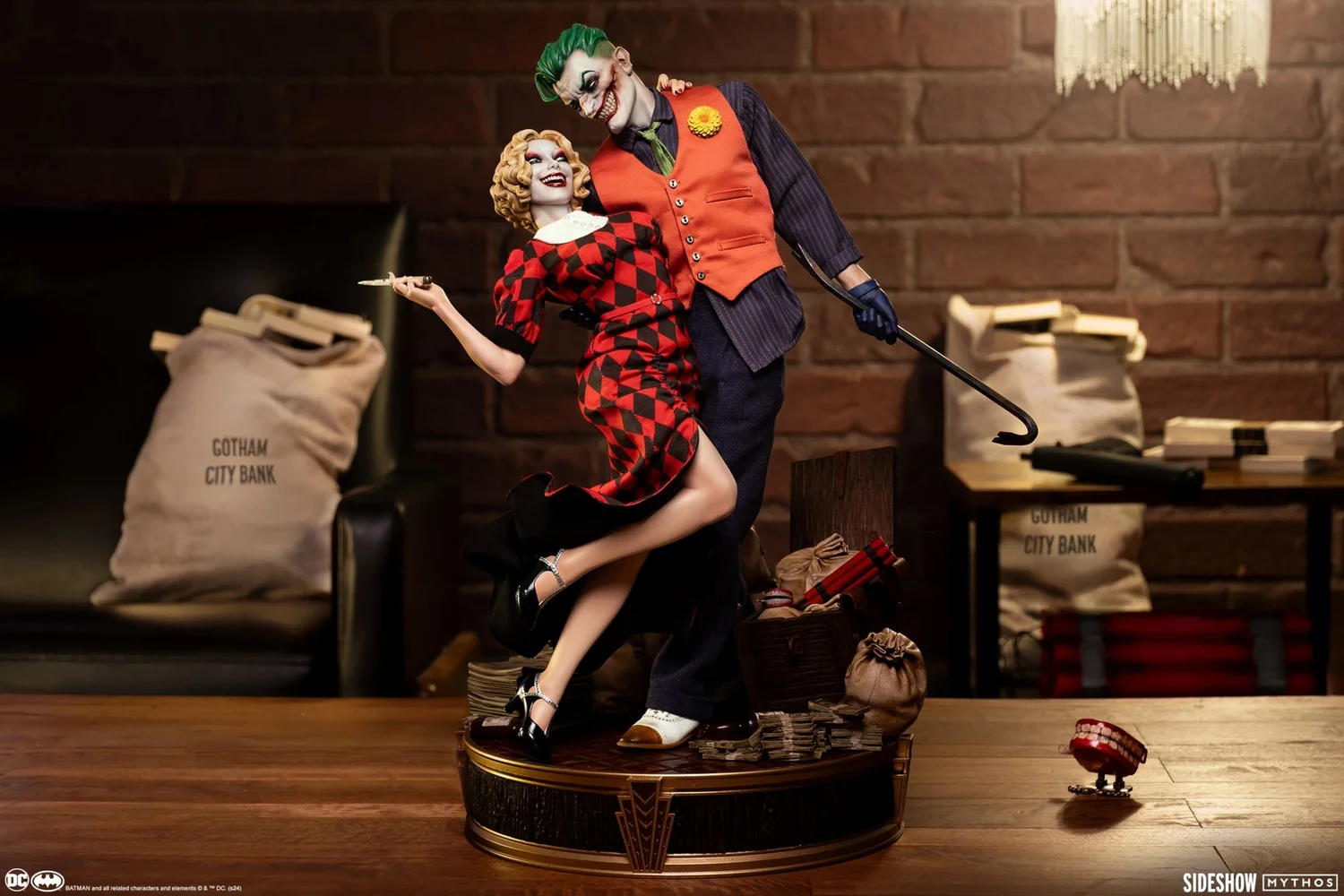Sideshow DC Comics The Joker and Harley Quinn: Lawless Love Diorama Image 1