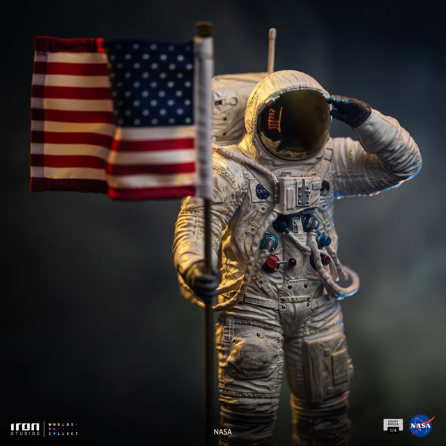 Iron Studios Nasa Apollo 11 Astronaut Legacy Replica 1/4 Statue